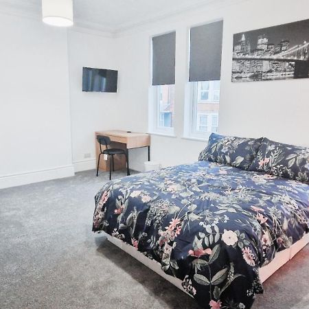 Spacious Room In Modern House Near 노팅엄 외부 사진