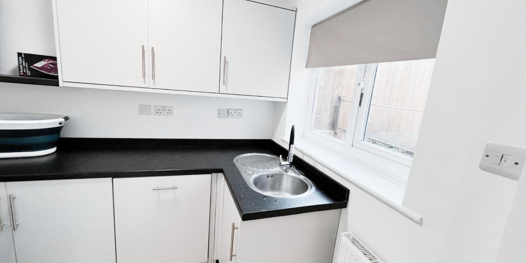 Spacious Room In Modern House Near 노팅엄 외부 사진