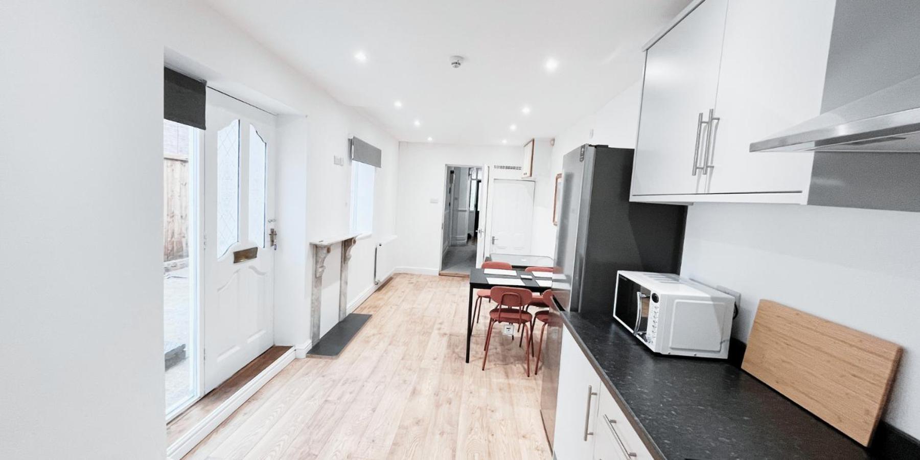 Spacious Room In Modern House Near 노팅엄 외부 사진
