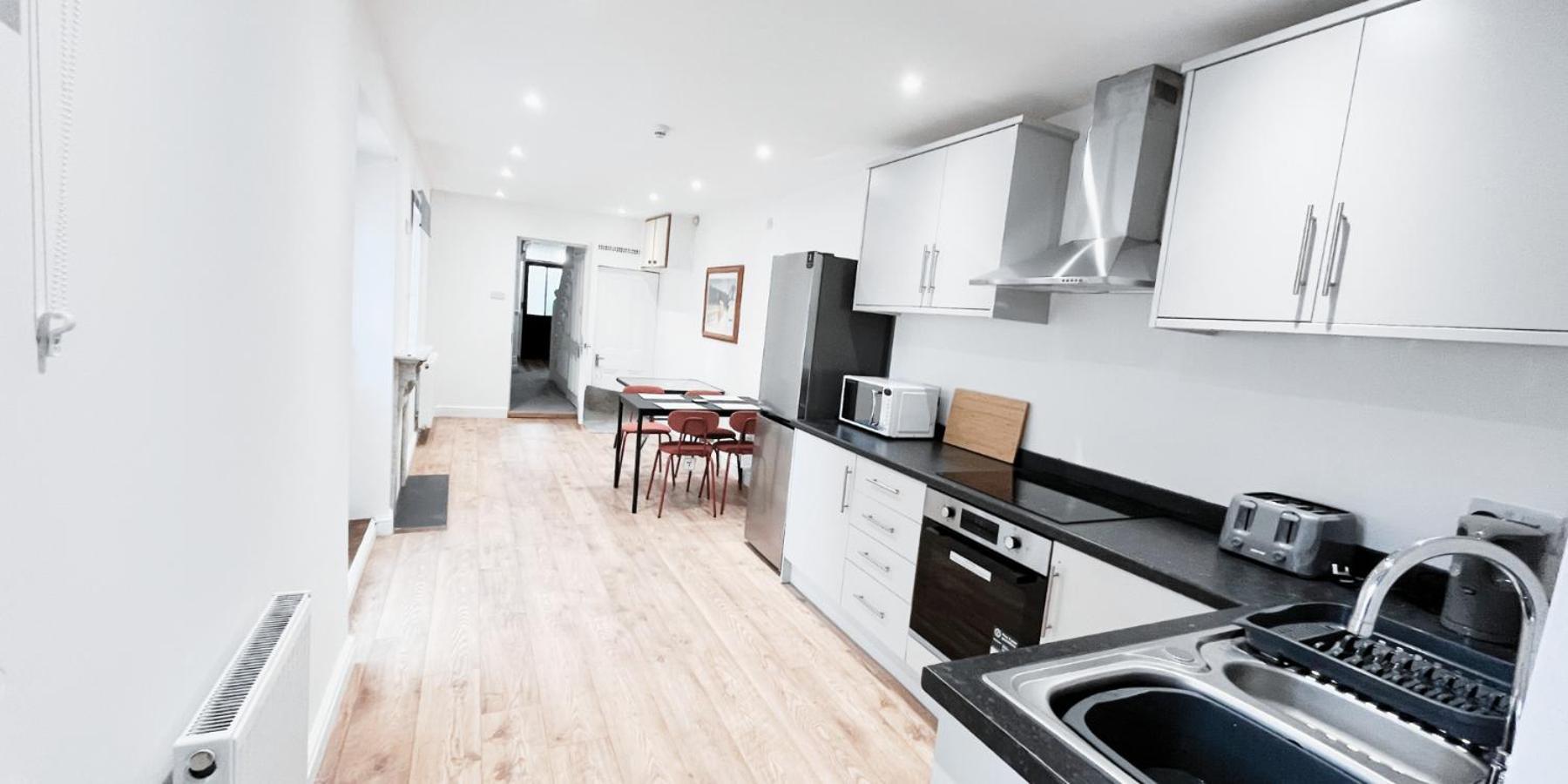 Spacious Room In Modern House Near 노팅엄 외부 사진
