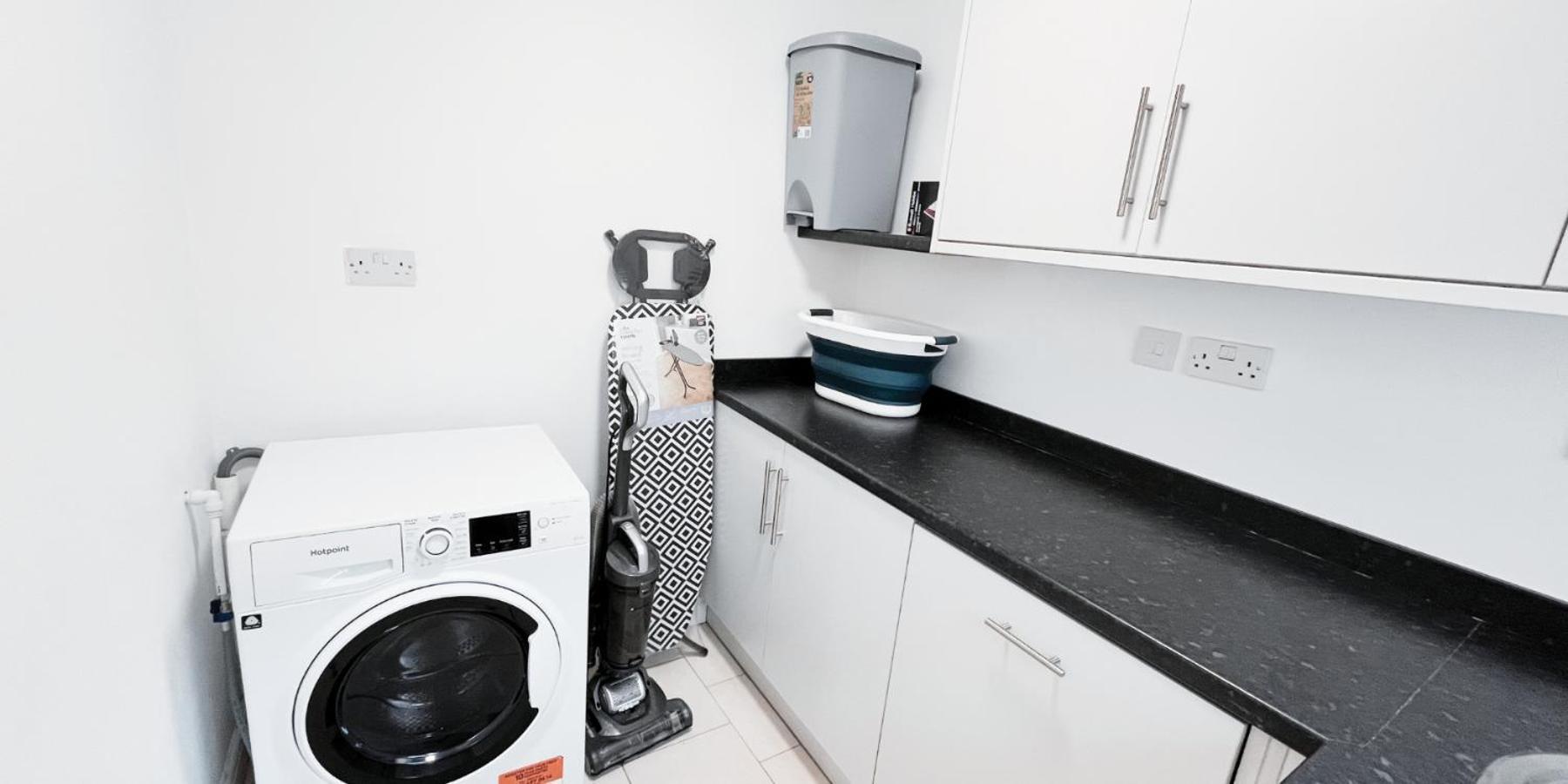 Spacious Room In Modern House Near 노팅엄 외부 사진
