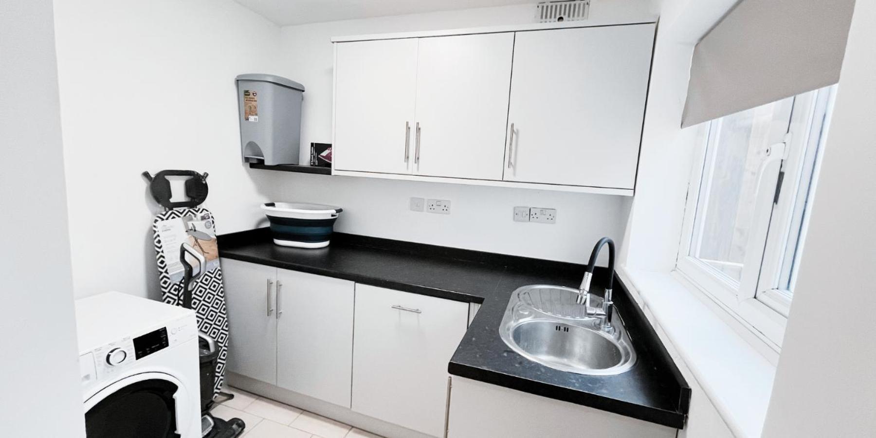 Spacious Room In Modern House Near 노팅엄 외부 사진