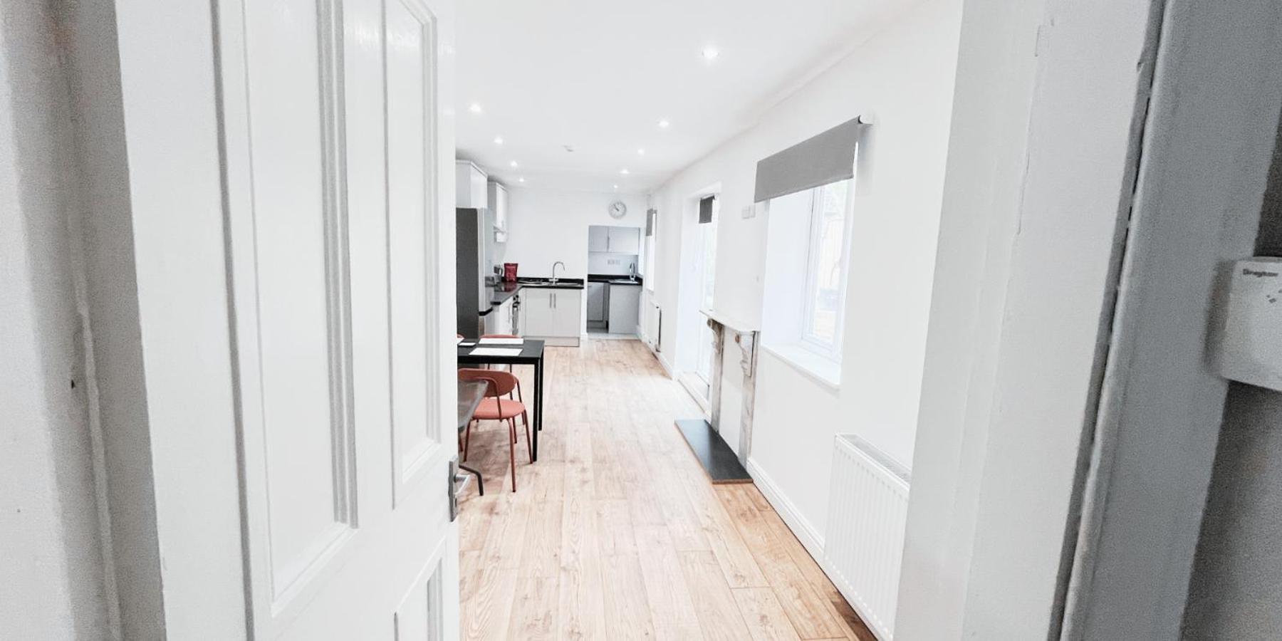 Spacious Room In Modern House Near 노팅엄 외부 사진