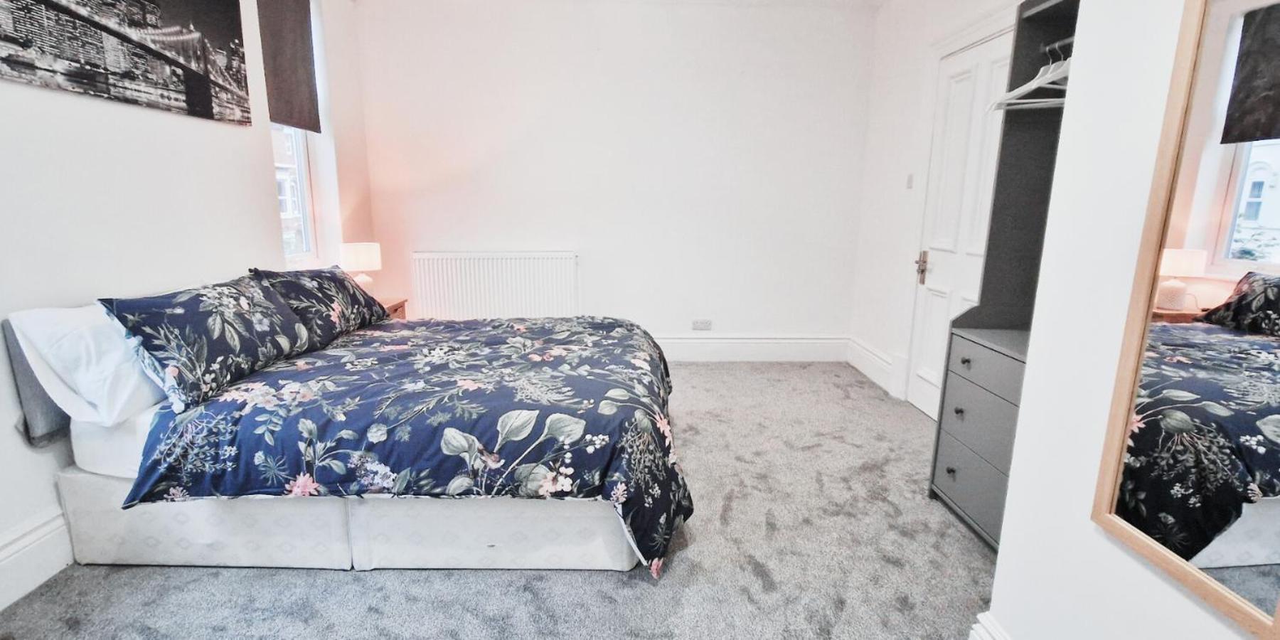 Spacious Room In Modern House Near 노팅엄 외부 사진