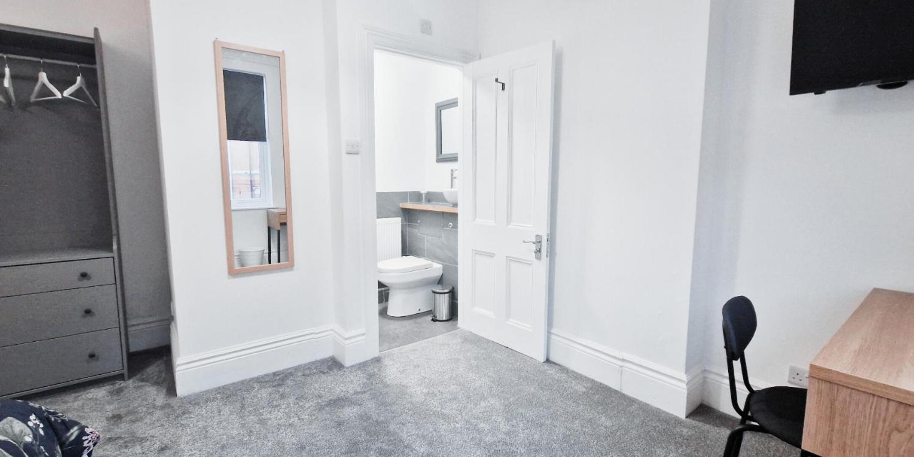 Spacious Room In Modern House Near 노팅엄 외부 사진
