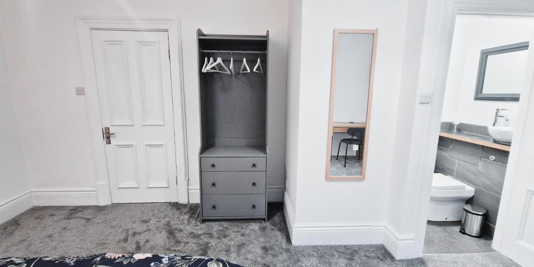 Spacious Room In Modern House Near 노팅엄 외부 사진