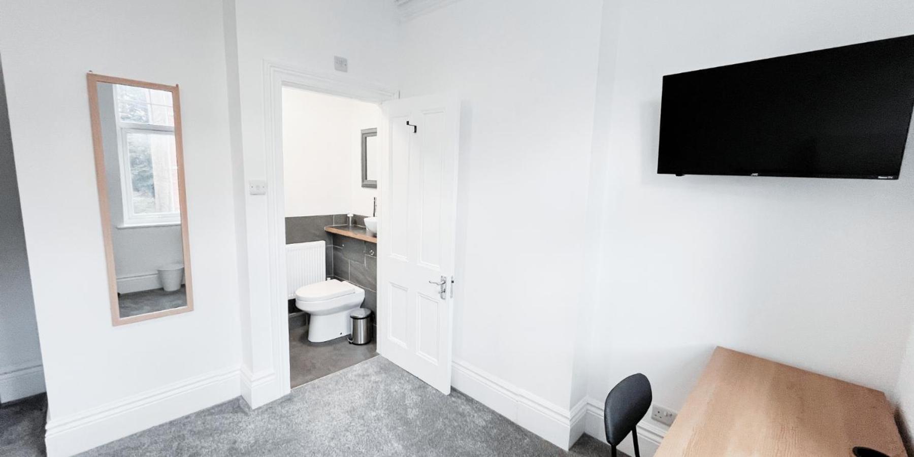 Spacious Room In Modern House Near 노팅엄 외부 사진