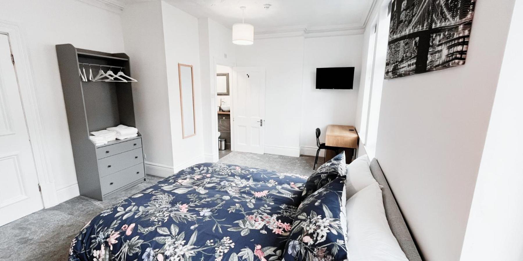 Spacious Room In Modern House Near 노팅엄 외부 사진