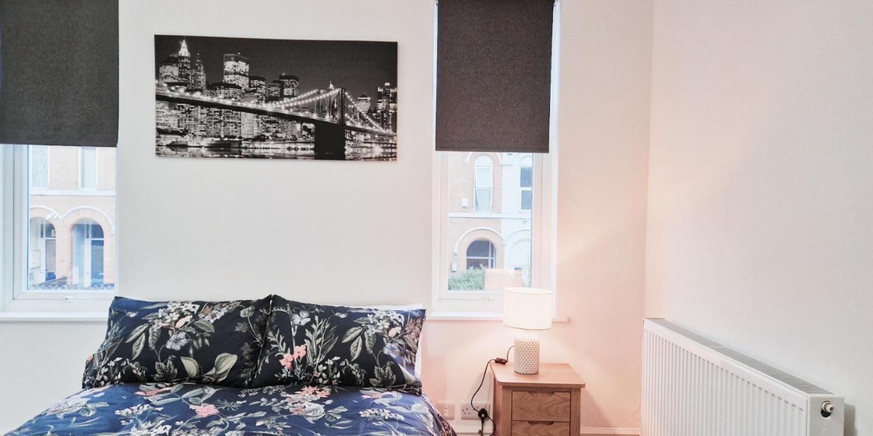 Spacious Room In Modern House Near 노팅엄 외부 사진