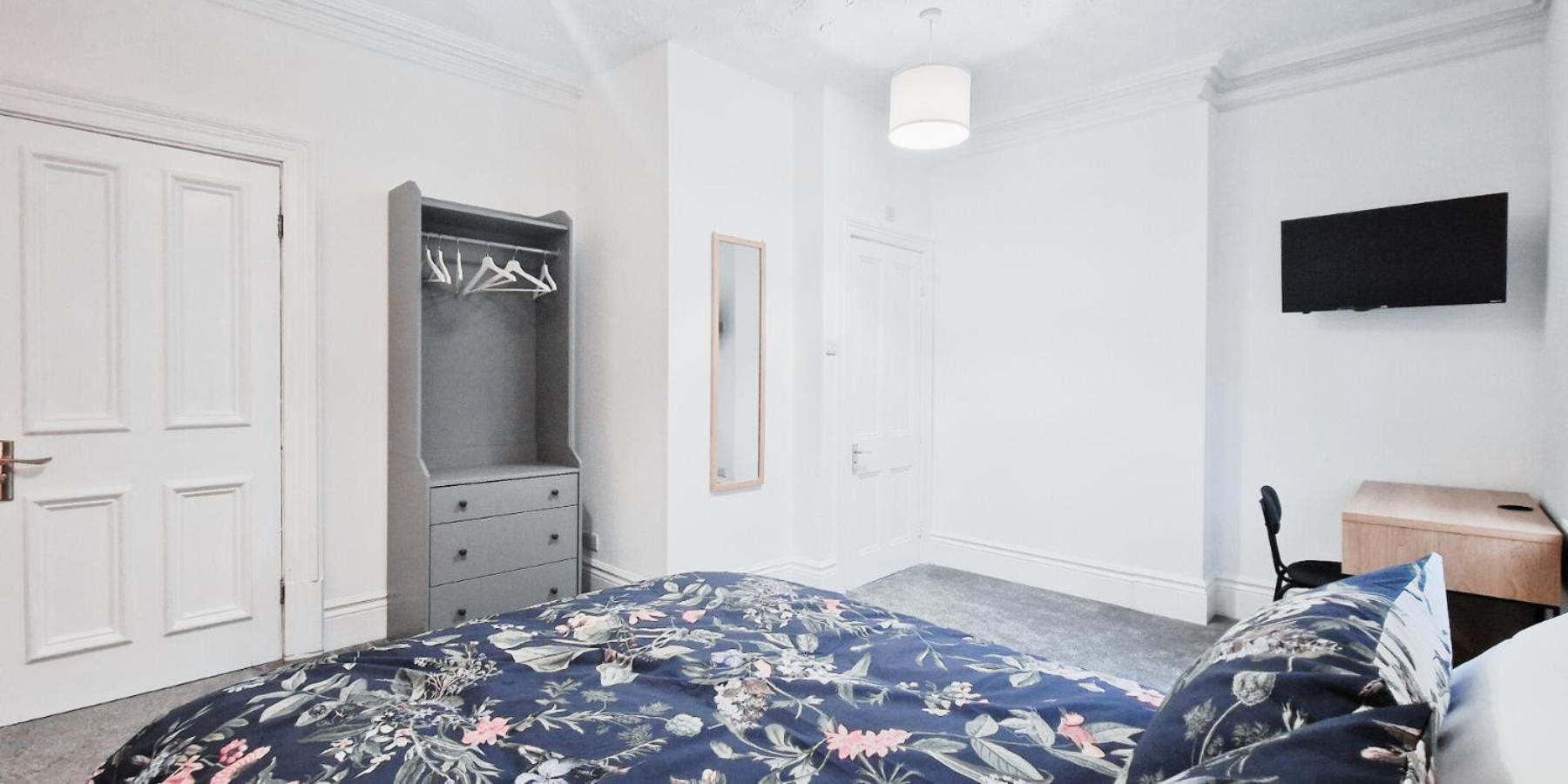 Spacious Room In Modern House Near 노팅엄 외부 사진