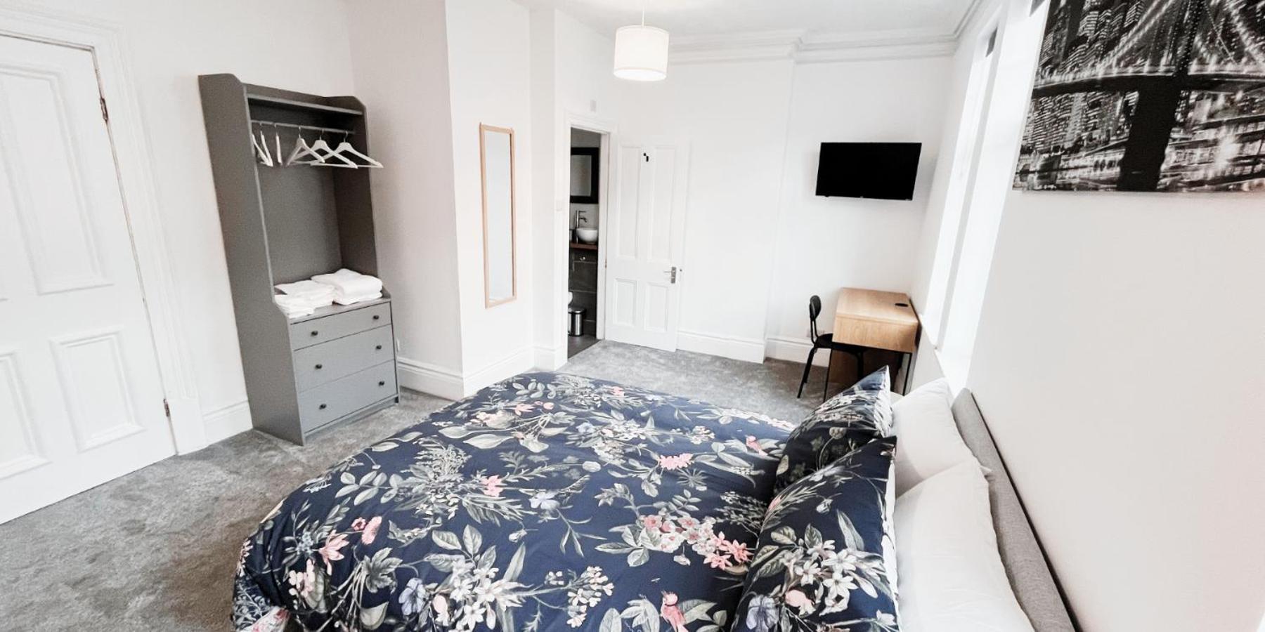 Spacious Room In Modern House Near 노팅엄 외부 사진